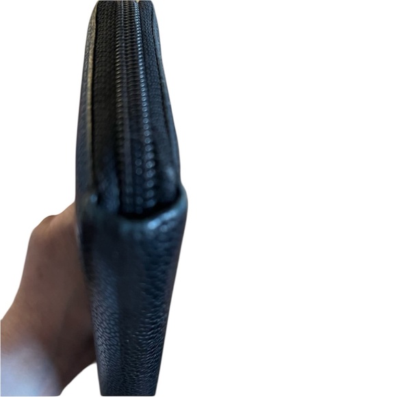 Authentic CHANEL Black Caviar Leather Zippy Wallet - Picture 10 of 13